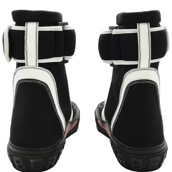 BURBERRY
Black/White Hi-top Sneakers
Mens US 10 - Picture 2 of 4